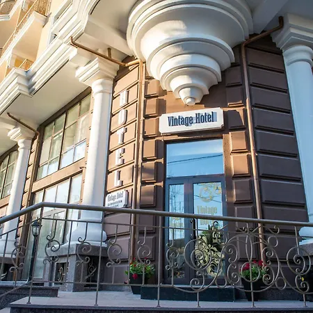 Vintage On French Boulevard Hotel