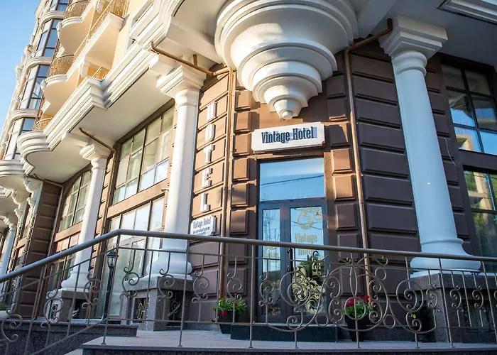 Vintage On French Boulevard Hotel